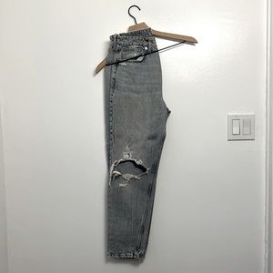 Distressed high waisted jeans